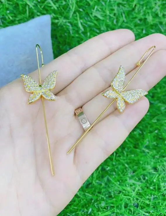 Женские серьги-подвески с кристаллами золотого цвета