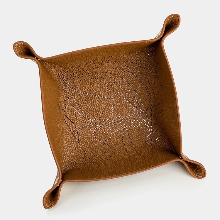 

Кожаная тарелка для хранения украшений с головой лошади