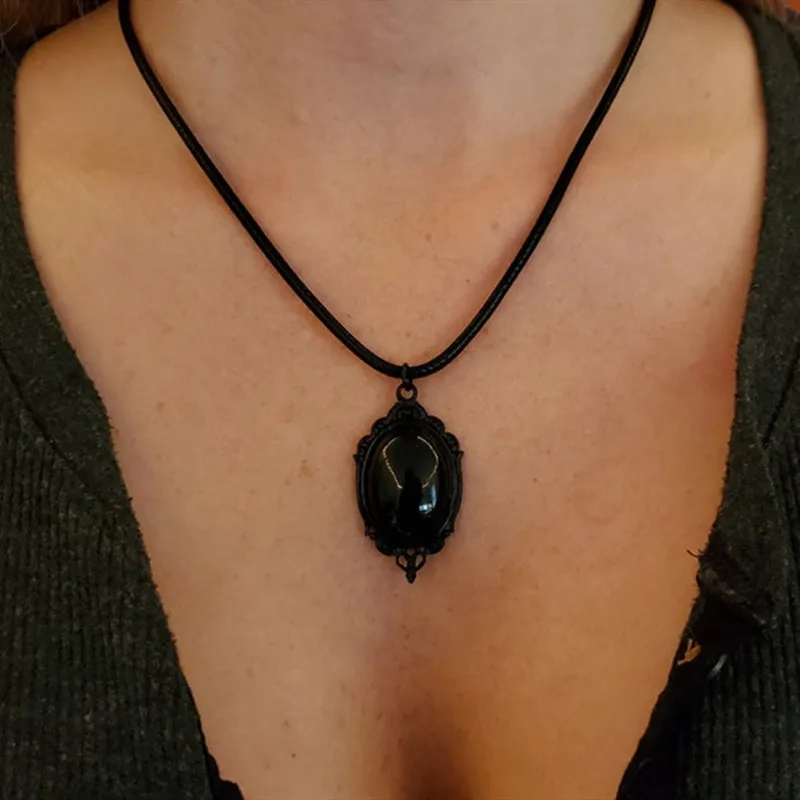 

New Hot Selling Retro Style Fashion Rope Chain Black Gemstone Pendant Necklace Goddess Necklace