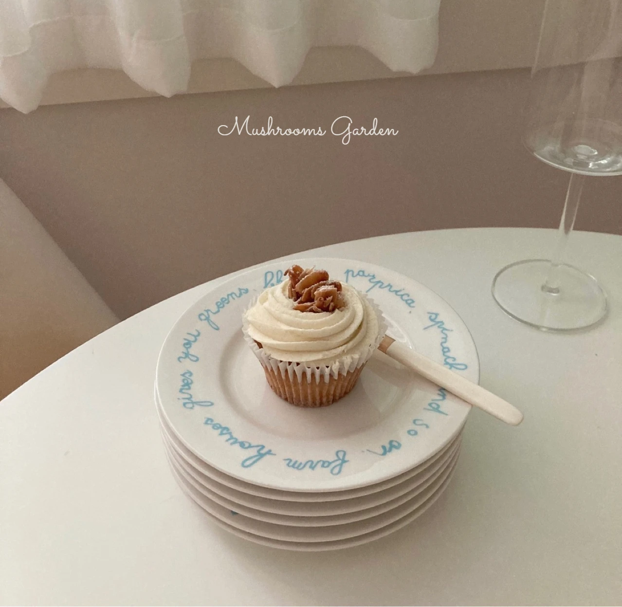 

*Mushrooms Garden*Korean style simple niche blue French letters ceramic French breakfast round dessert plate