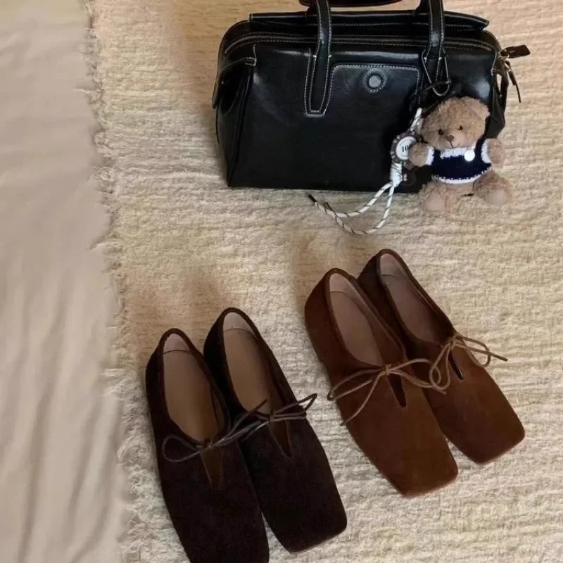 Женские лоферы в стиле ретро замшевые туфли на плоской подошве с квадратным