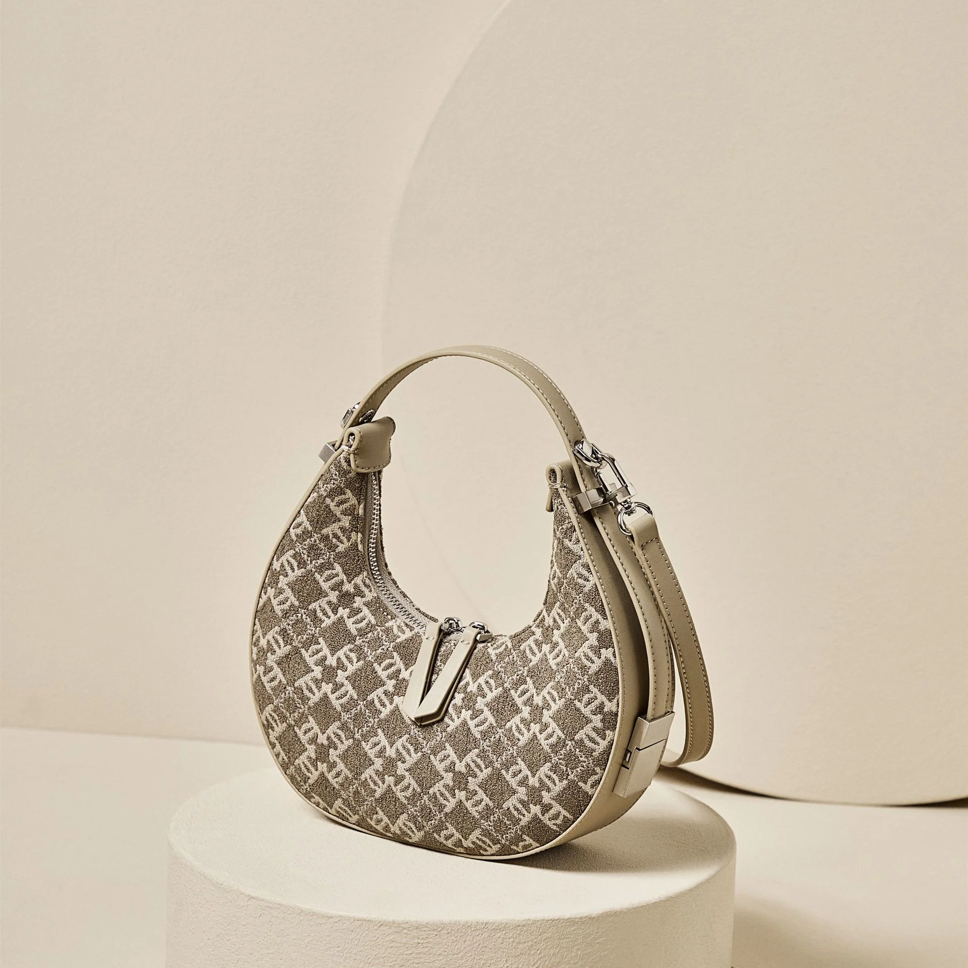 

high quality luxury brand Crescent women's 2023 new portable versatile female underarm messenger niche design high-level sense s