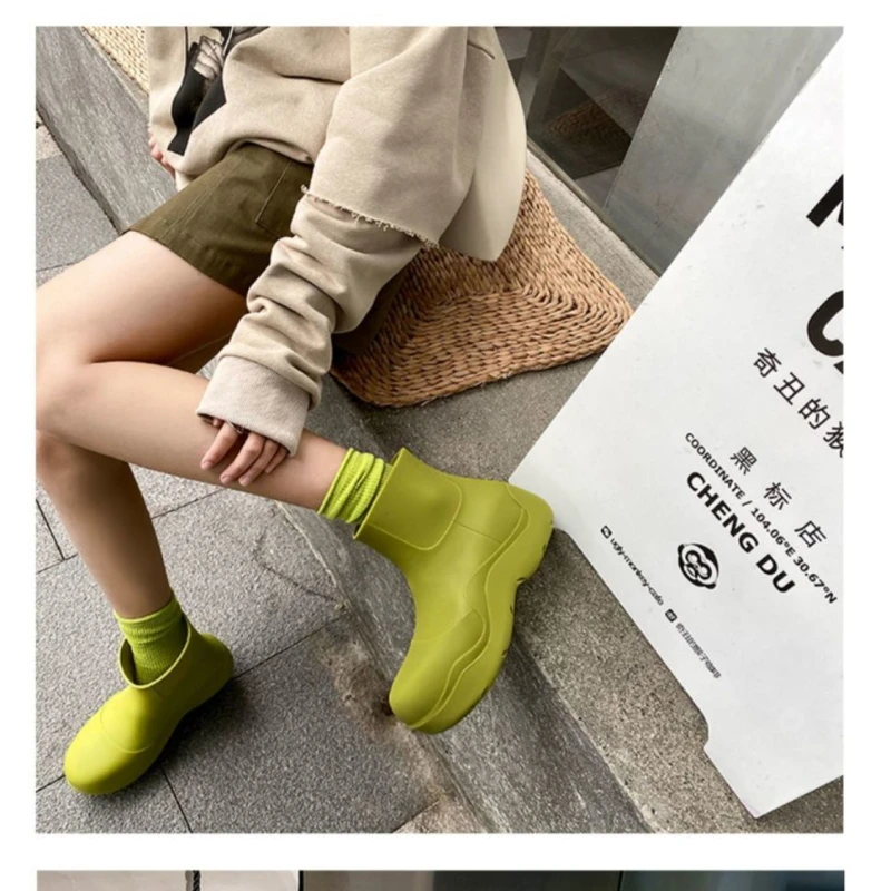 

Summer Women's Design Flat Short Boots Lightweight Non-Slip Luxury Rain Boots Ms Fashion Versatile Casual Rubber Beach Boots