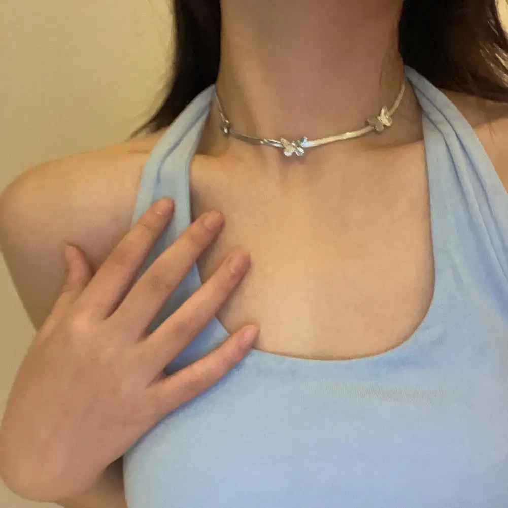 

Good-looking Hypoallergenic Ladies Necklace Elegant Minimalist Snake Bone Butterflies Clavicle Necklace Valentine's Day Gift