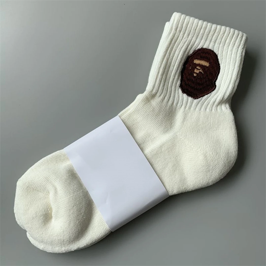 Socks: Big Label Embroidered Tube Socks Black and White Solid Color Towel Sports Bottom High Socks