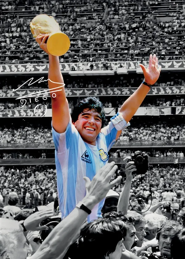 

Постер "Звездные спортсмены на футбольном поле", печать на холсте