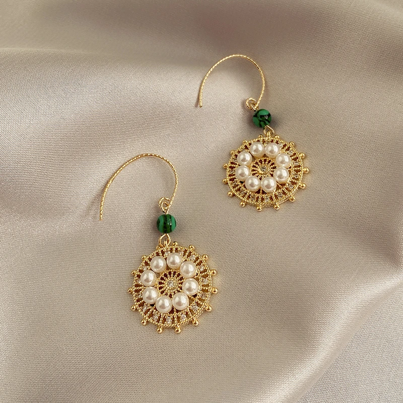 

Classic Retro Disc Pearl Dangle Earrings Woman Round Circle Hanging Earrings Party Unusual Anti-allergy Hoop Ear Hooks Jewelry