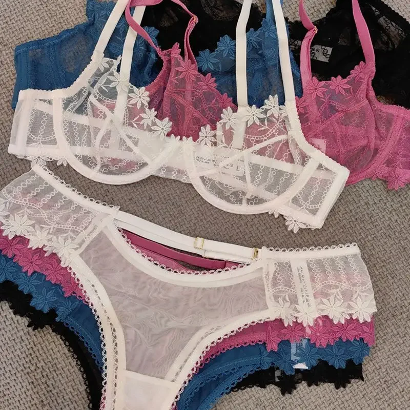 Сексуальное кружевное нижнее белье с вышивкой и большой грудью маленькое