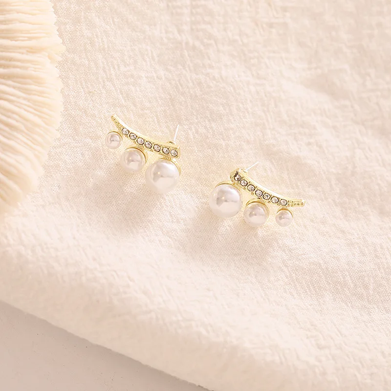 

Korean simulation pearl leaf shape earrings female cold wind simple female small light luxury niche design earrings female
