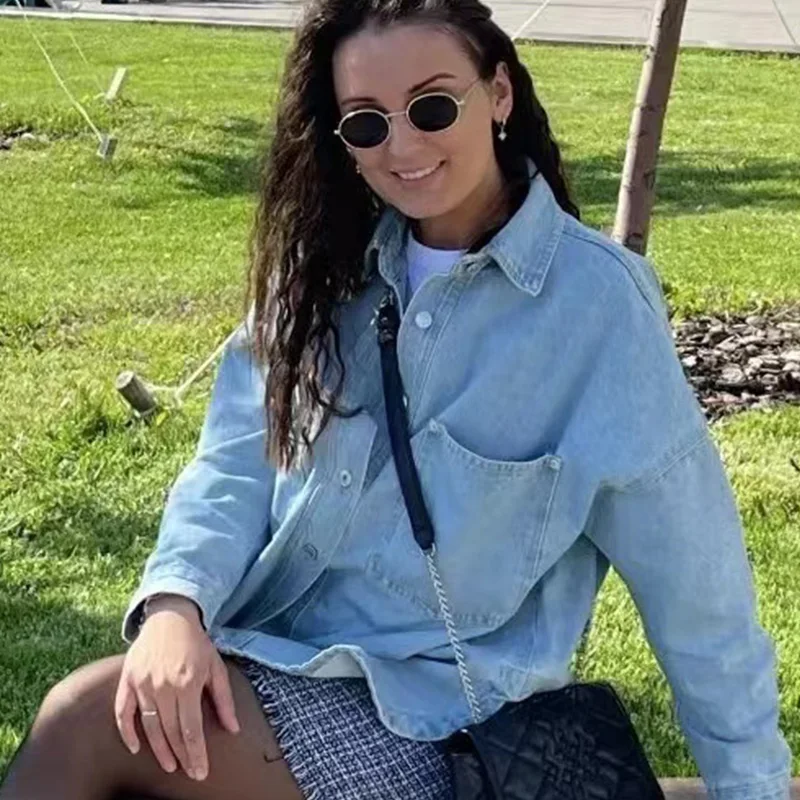 Женская джинсовая куртка оверсайз модная шикарная рубашка с карманами и длинным