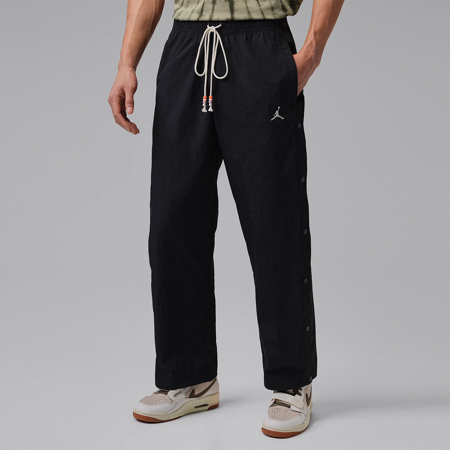 Фото Оригинальные мужские классические брюки Nike Jordan Brooklyn на шнуровке, модель IF1952-010 №2
