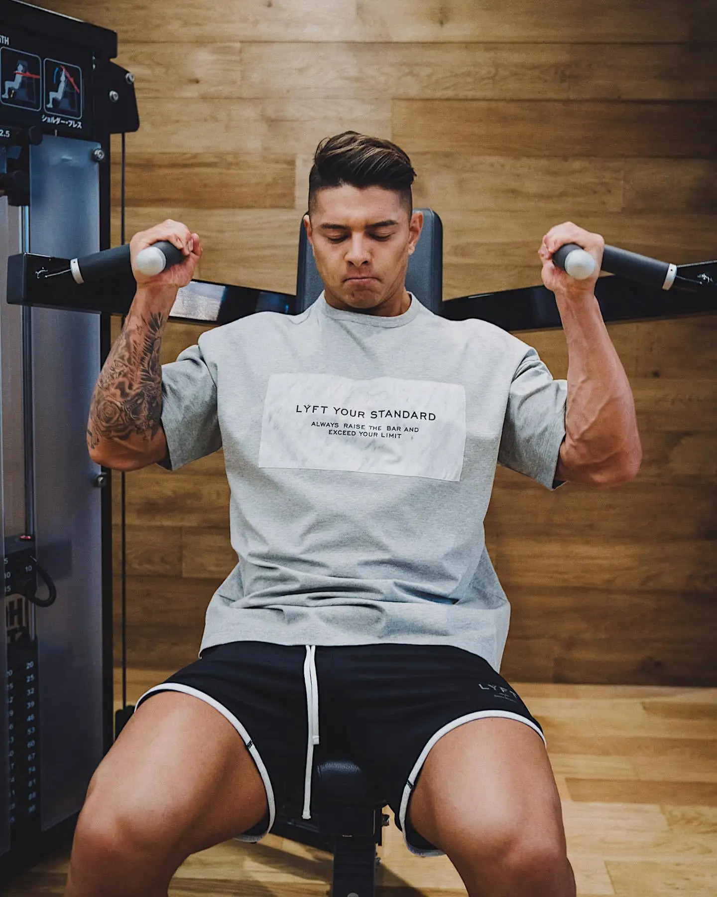 

Футболка мужская Спортивная повседневная, хлопок, топ свободного покроя с коротким рукавом, для фитнеса, модная рубашка, большие размеры