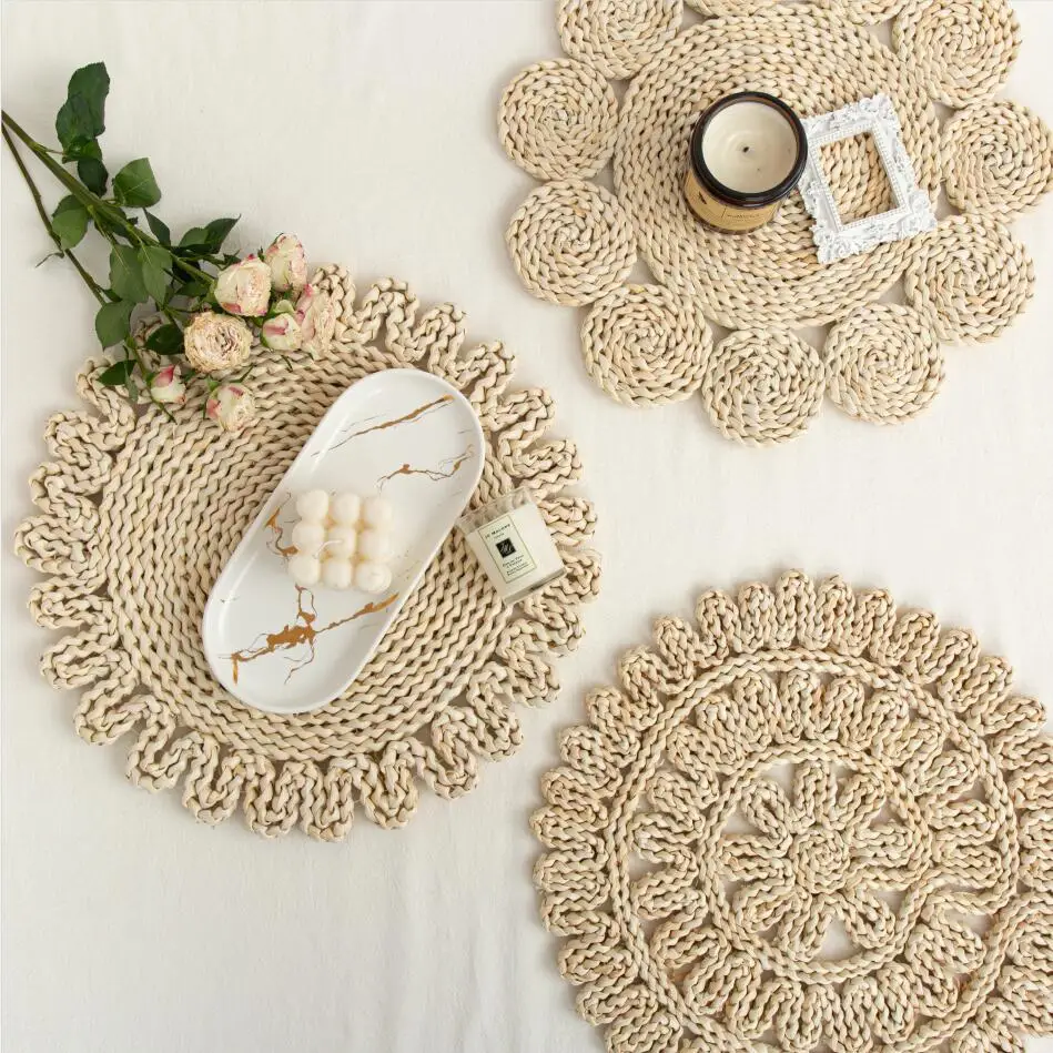 

2021New Home Flower Shaped Casserole Corn Ball Hand Woven Straw Insulation Tea Table Mat Heat Resistant Mat Placemat