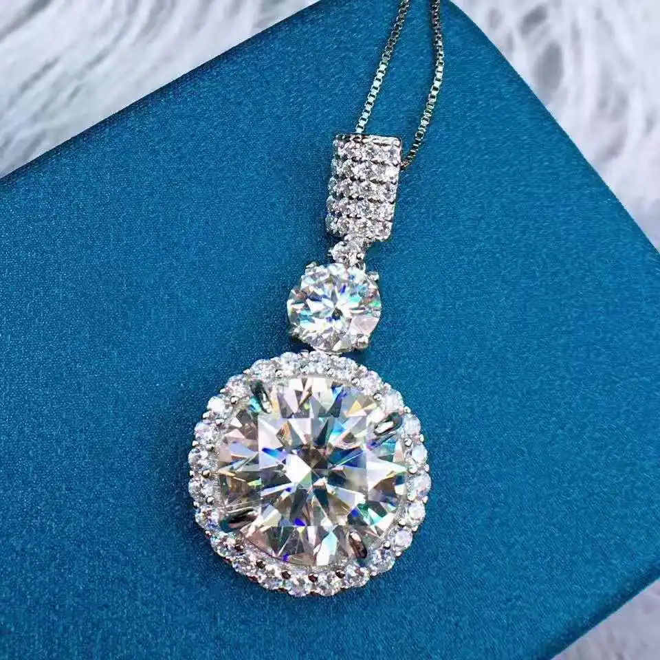

The New Domineering 6-carat Moissan Diamond Necklace Fire Color Super Trendy Fashion Pendant Jewelry Accessories