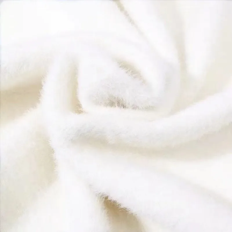 Женские пуловеры с воротником-хомутом и боковой нитью