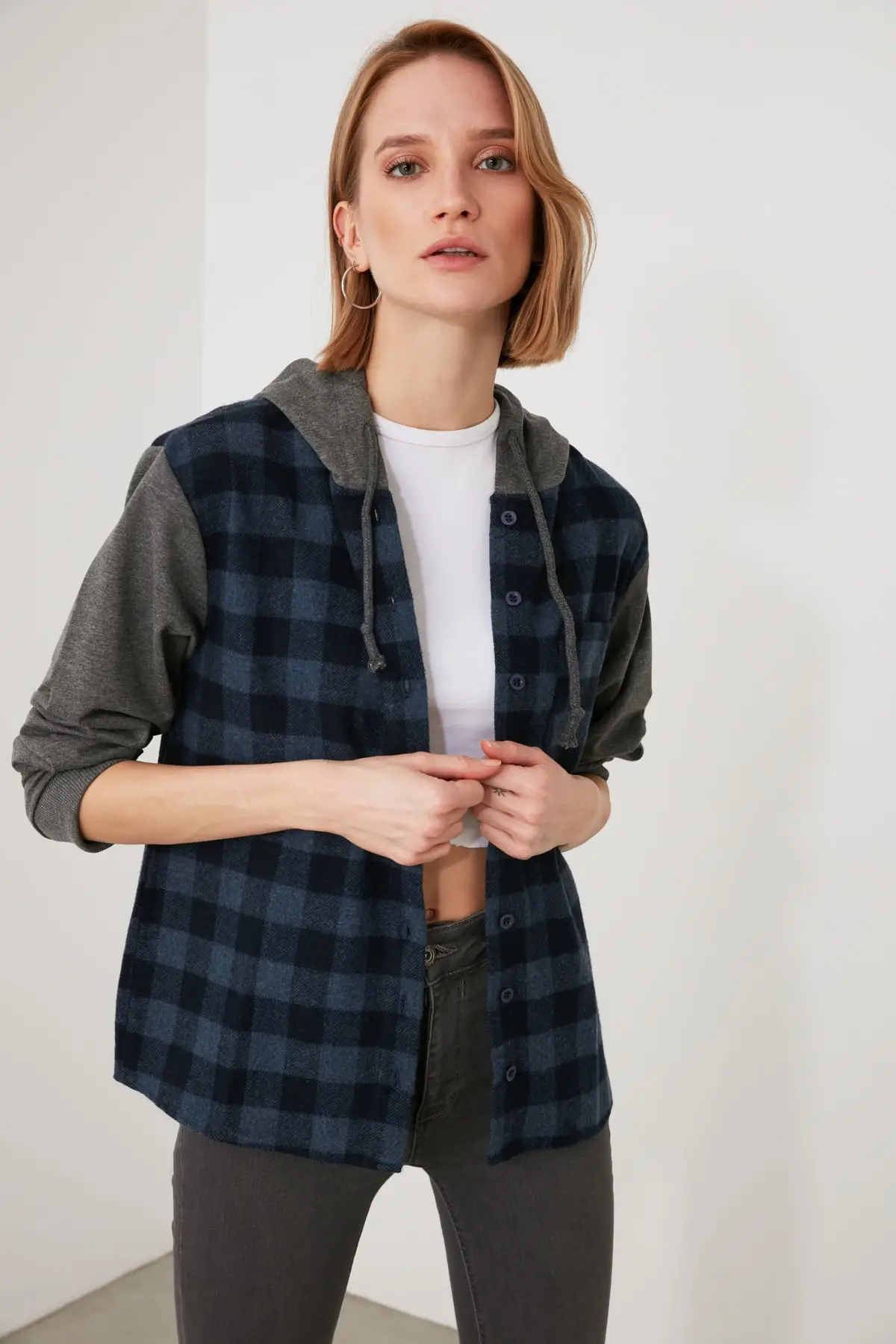 

Trendyol Hooded Shirt TWOAW21GO0992