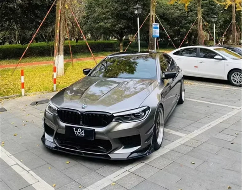 Фото Для BMW M5 F90 2018-2022 передний бампер из углеродного волокна, задний диффузор, боковая юбка, спойлер, выхлопная крышка, комплект кузова №2