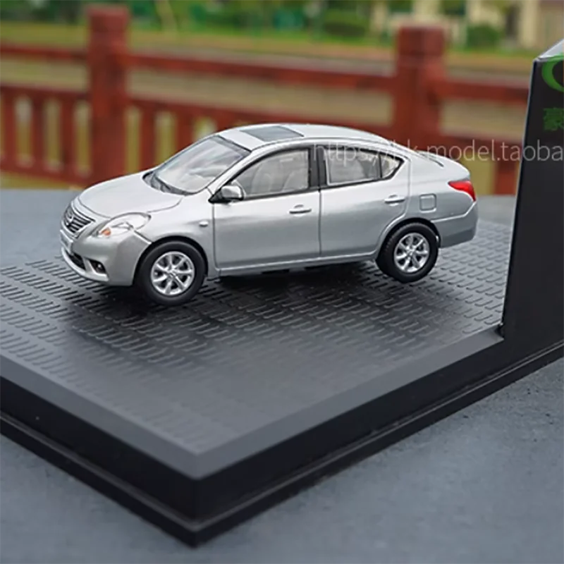 Литая под давлением модель автомобиля из сплава Nissan Sunny в масштабе 1:43 готовая