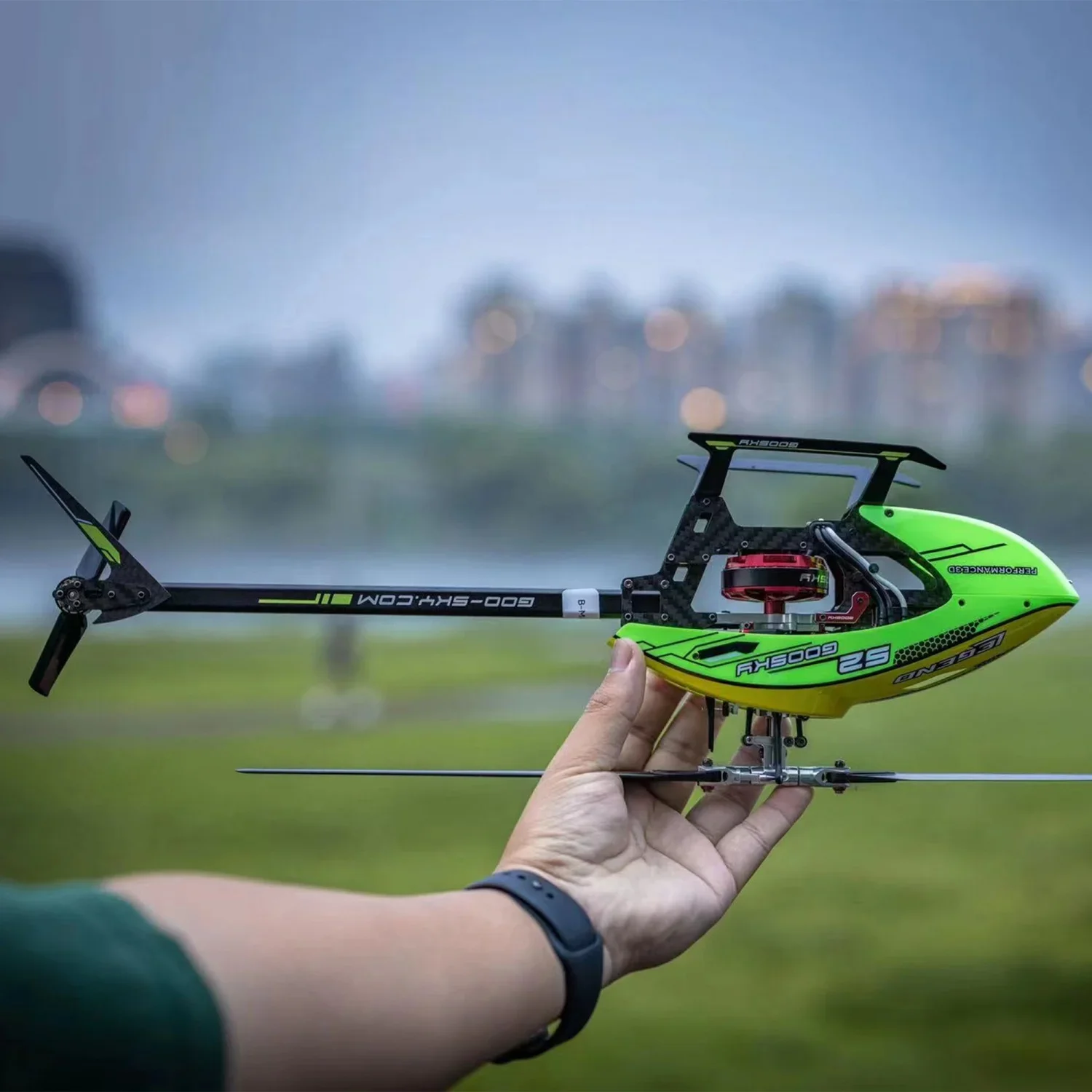 В наличии GOOSKY S2 BNF 3D RC Вертолет 6CH Flybarless Двойной бесщеточный двигатель с прямым
