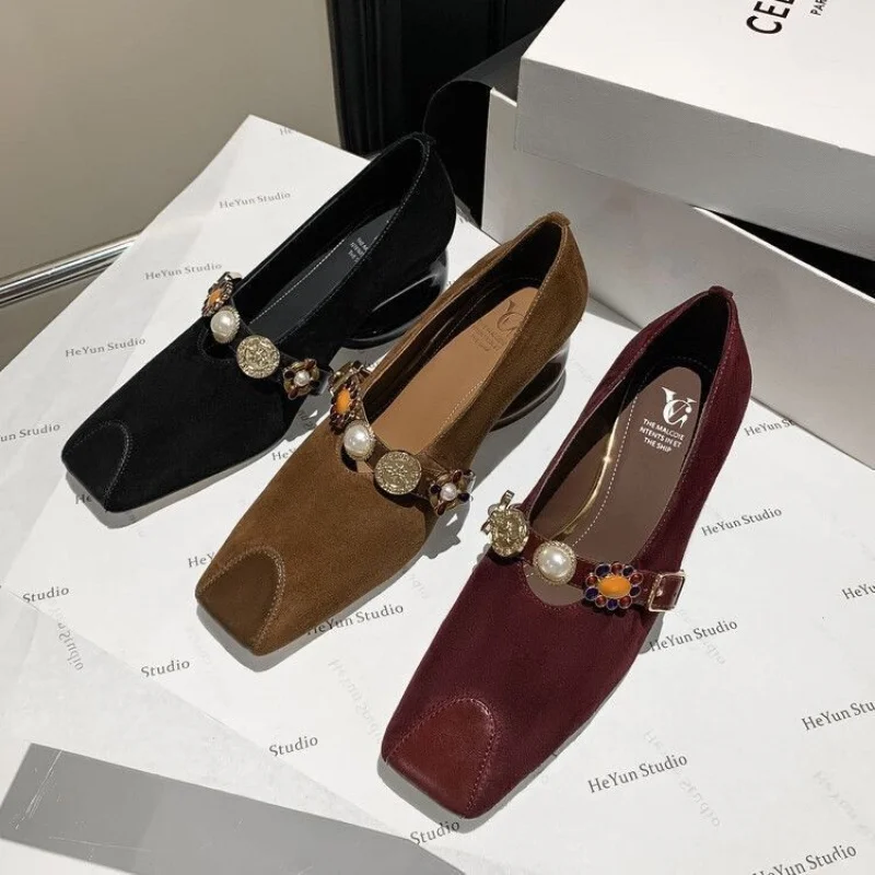 Женские замшевые ботинки с квадратным носком на высоком каблуке зимняя обувь 2025