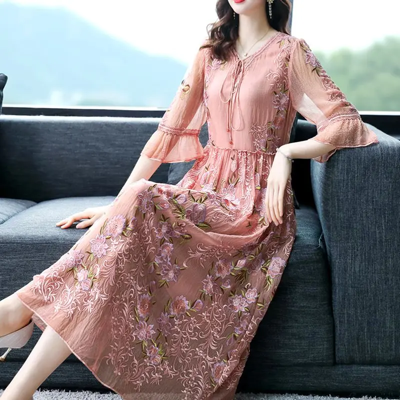 Heavy Industry Embroidered Silk Dress for Women Spring/Summer 2023 Fashion Loose Mid length Fragmented Silk Dress Female Tops
