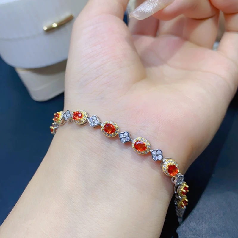 Женский браслет из серебра 925 пробы с натуральным красным сапфиром