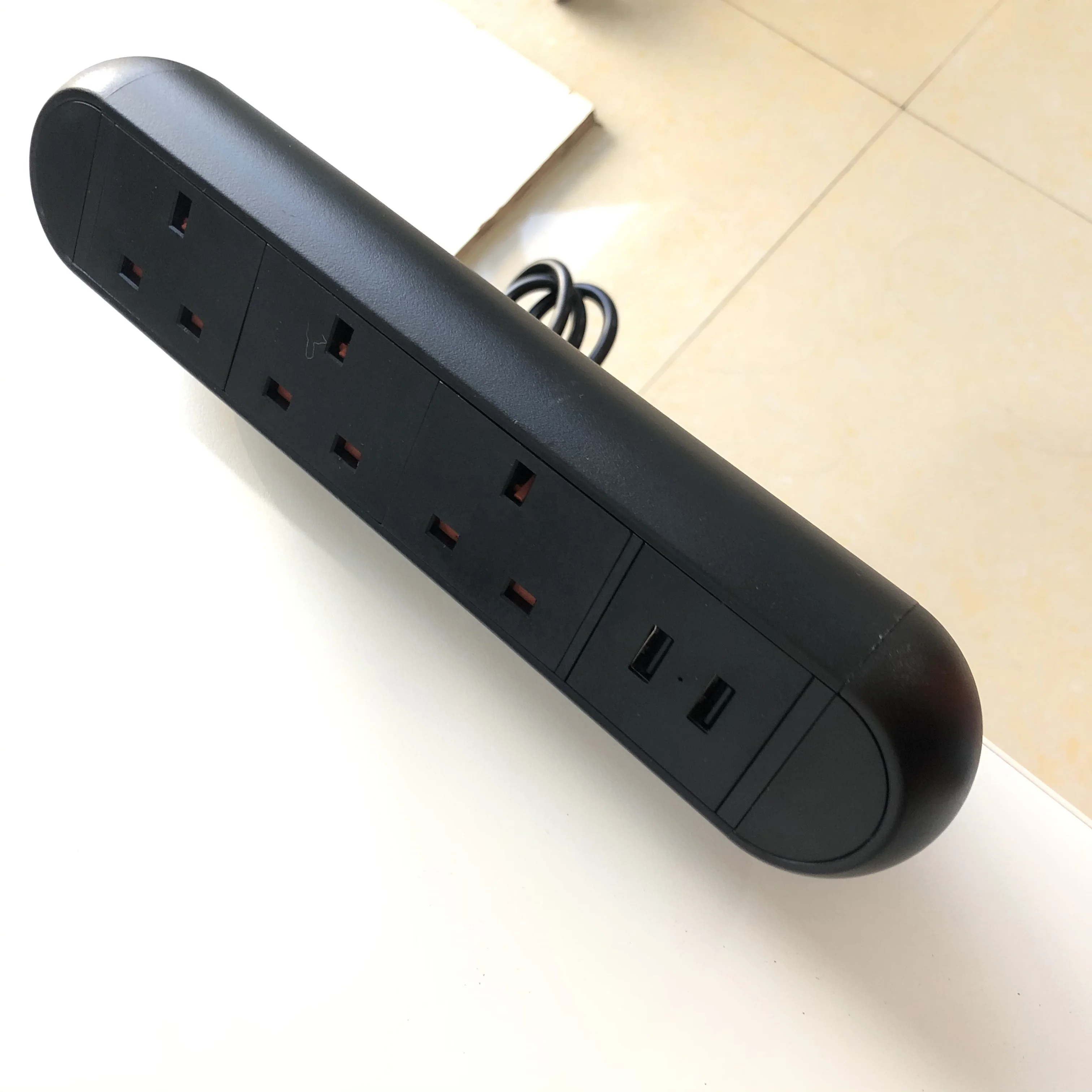 

Сетевой фильтр с кромкой для рабочего стола, 3 розетки британского стандарта с 2 USB-разъемами для зарядки, съемное настольное крепление с несколькими розетками для дома и офиса