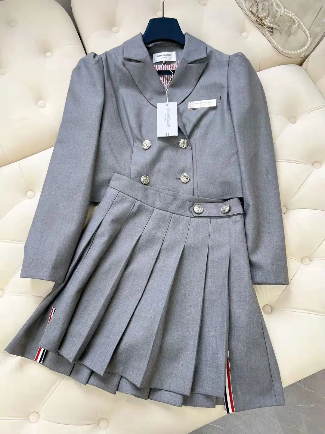 

TB summer and autumn new striped color matching double-breasted casual suit + pleated skirt college style suit women