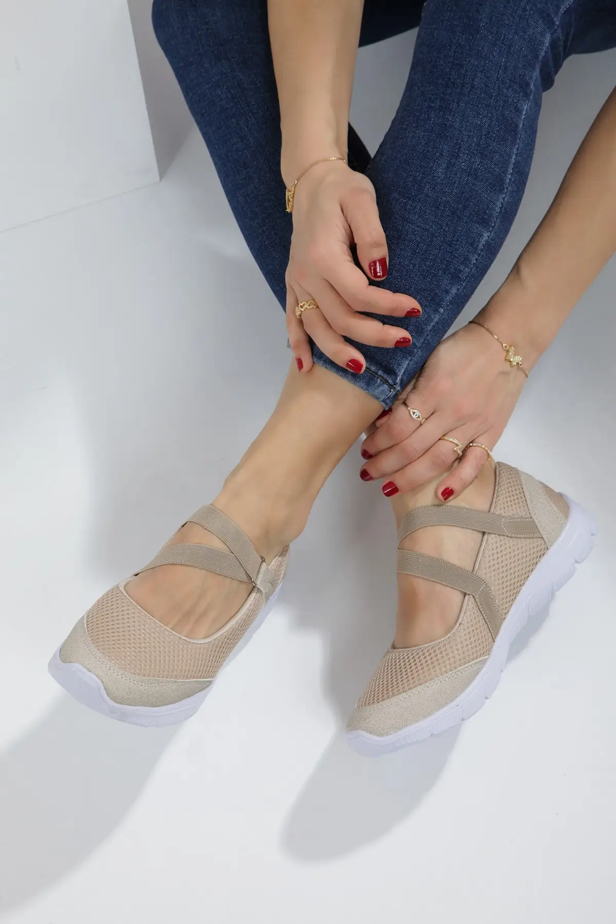

Women Flats Shoes Beige Color Full Orthopedic Casual Sport Fashion Flats For Ladies Casual Sport Fashion Flats