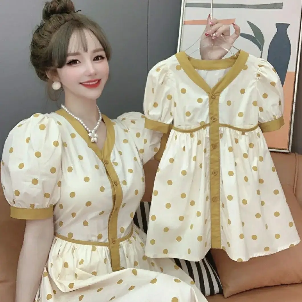

Cotton Polka Dot Girl Dress 2022 Sweet Style Family Matching Outfits V-Neck Puff Sleeved Princess Mother And Daughter Tops