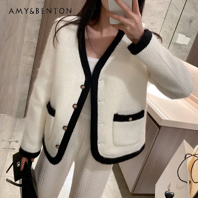 

High-End V-neck Loose Long Sleeve Woolen Coat Women's Winter Black and White Contrast Color Down Feather Liner Cardigan Jacket