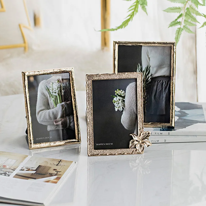 

Modern Simple Golden Alloy Carved Frame Decoration Metal Creative Living Room Bedroom Decoration Decoration Photo Frame