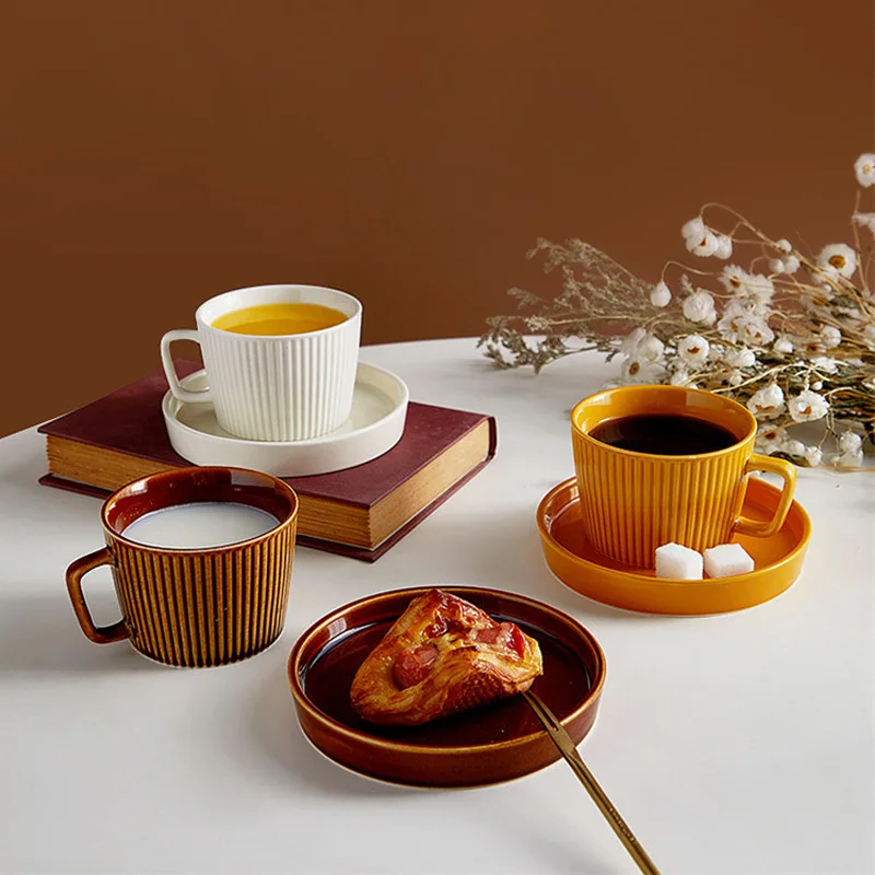 

Retro Ceramic Mug Creative Water Cup Reusable Cup with Handle Espresso Cups Tumbler Cup Strawberry Milk Coffee Latte Tumbler