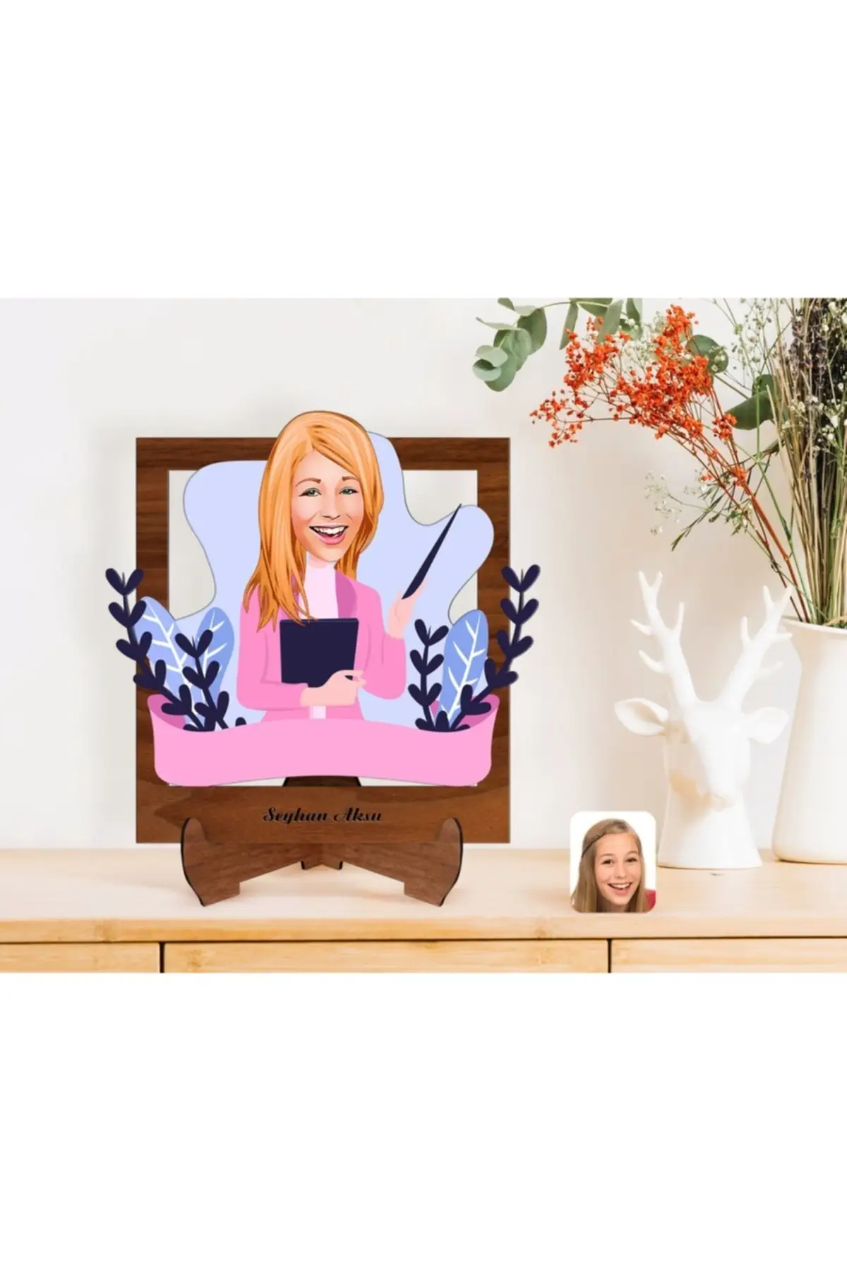 

Personalized Female miniature Wooden Stand 3d Trinket-49
