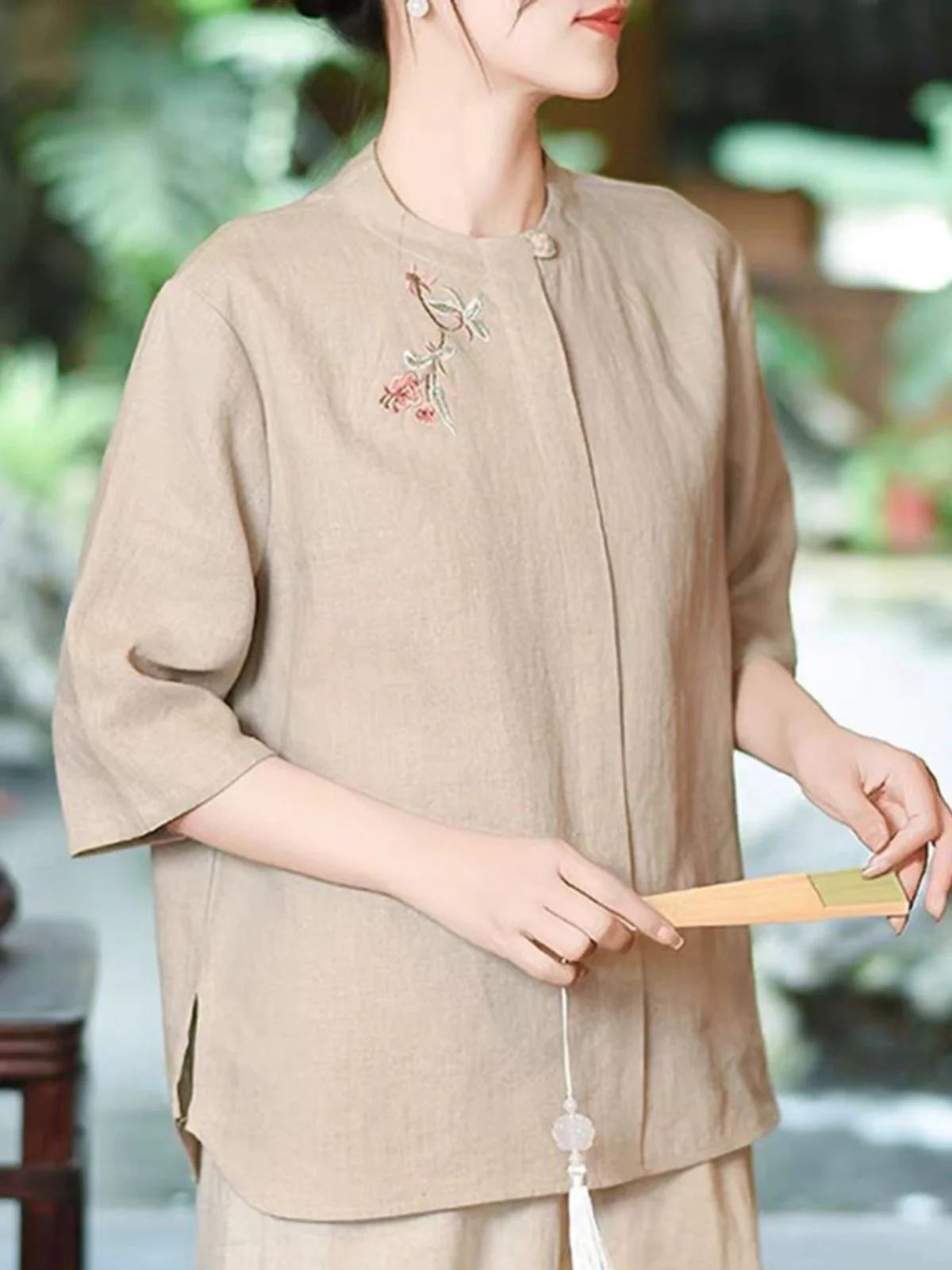 Женская льняная рубашка с коротким рукавом свободного покроя