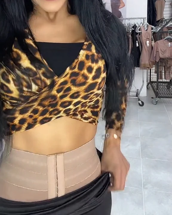 High-waisted Two-layer Lace Paneled Hip-lifting Shorts