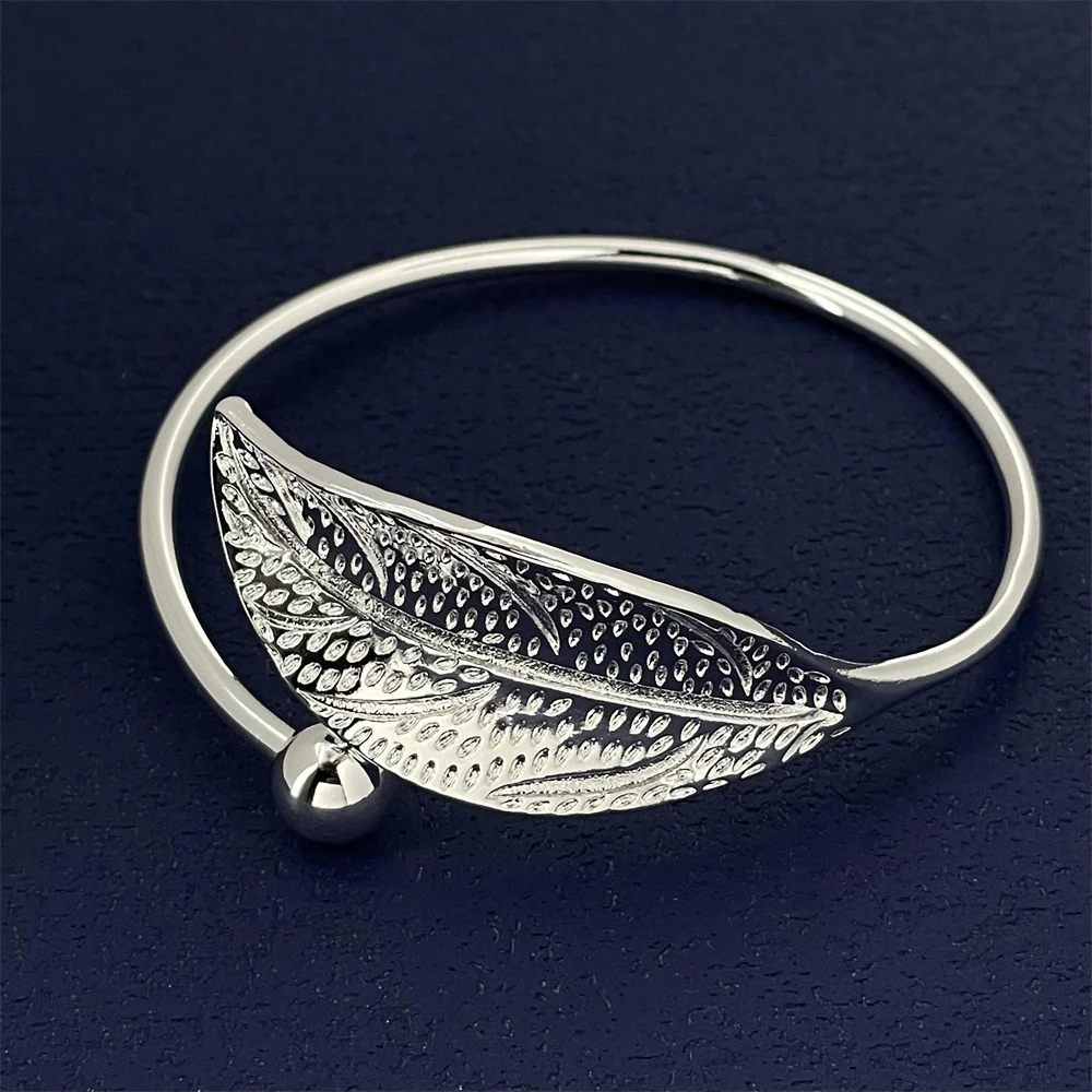 Элегантный Маленький Браслет Серебристого Цвета С Дизайном Свежего Листа Для