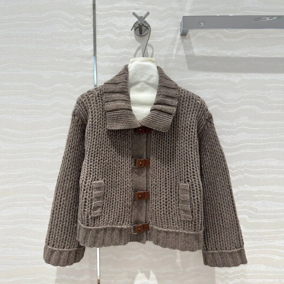 Женский замшевый свитер на пуговицах с длинным рукавом