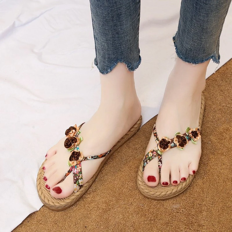 

New Women's Slippers Fashion Flowers Straw Woven Flip Flops Outdoor Comfort Lightweight Flat Beach Sandals Pamtufas Femininas