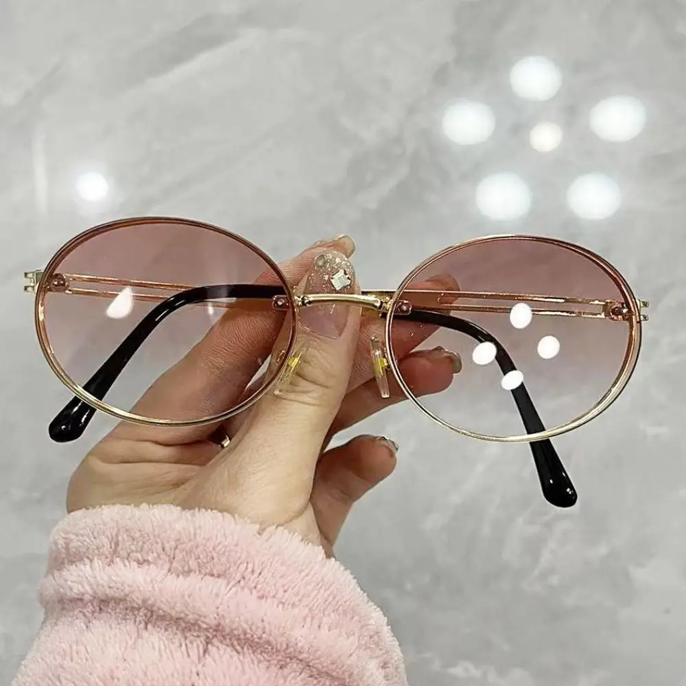 Солнцезащитные очки в овальной оправе стиле ретро