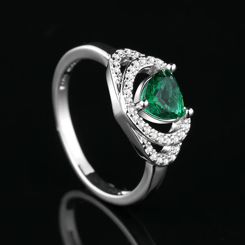Retro Herz Cut Grün Stein Ring Weibliche Hohl Silber Überzogene Weiß Zirkon Ringe Modeschmuck Geschenk für Hochzeit Freundin