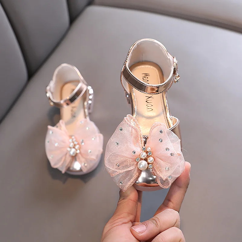 

Princess Girls Sandals Shoes 2022 Children Summer New Rhinestones Flat Shoes Dance Performance Sandale Fashion Wild H236