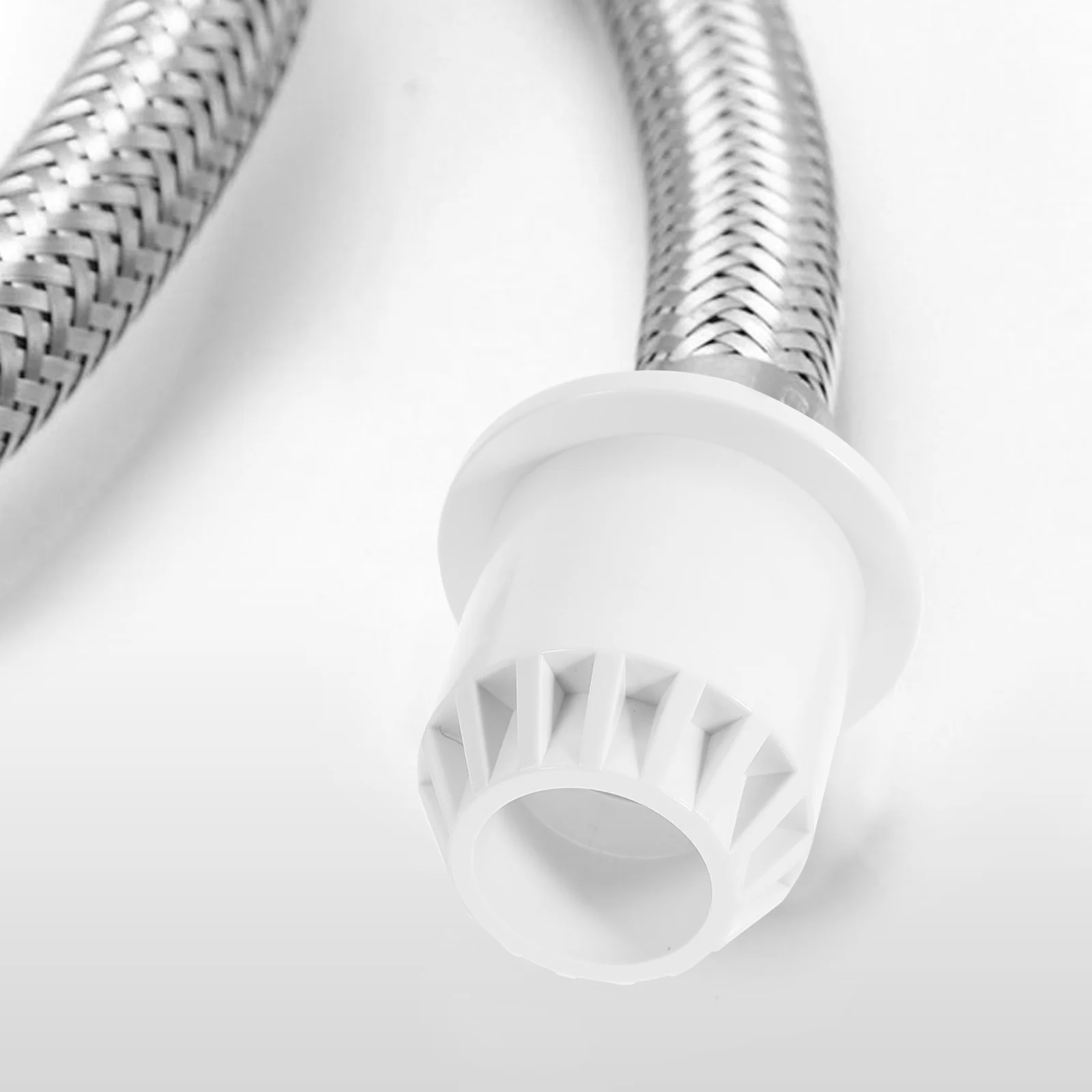 Рисунок 3 - пластиковые адаптеры для шланг