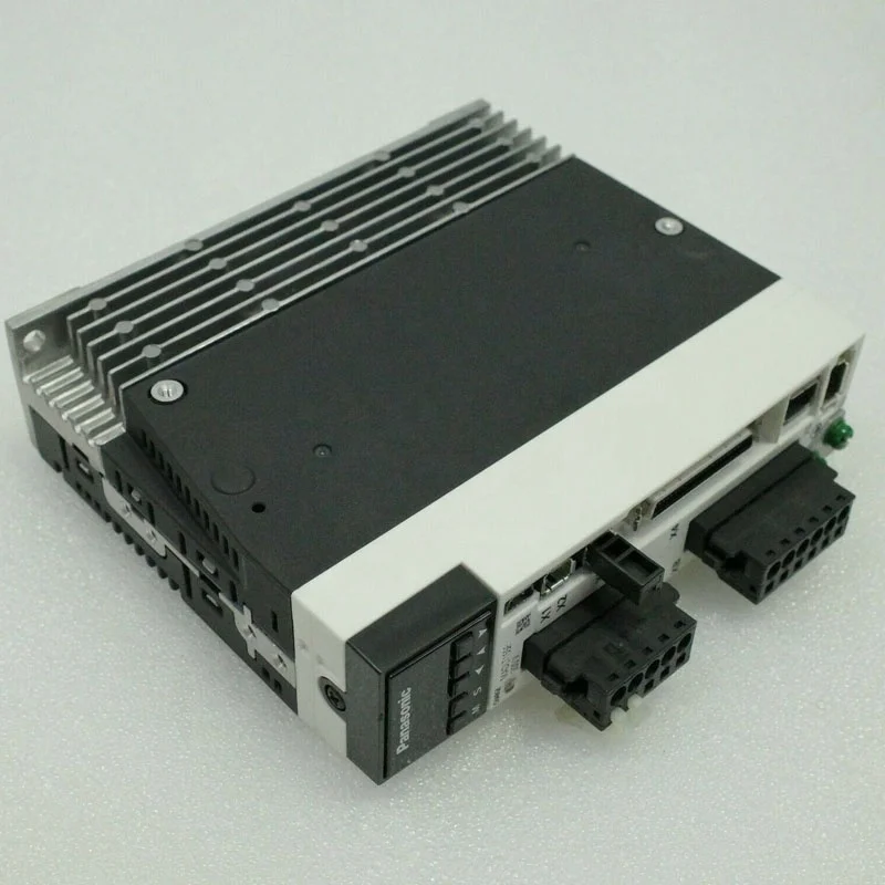 

Оригинальный Конвейерный аппарат Panasonic 100 Вт с контроллером движения электродвигателя MADLT15SF