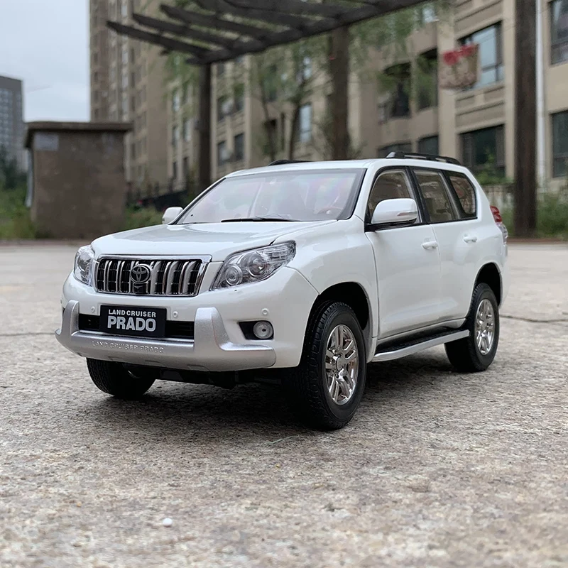 Модель автомобиля Toyota Land Cruiser Prado