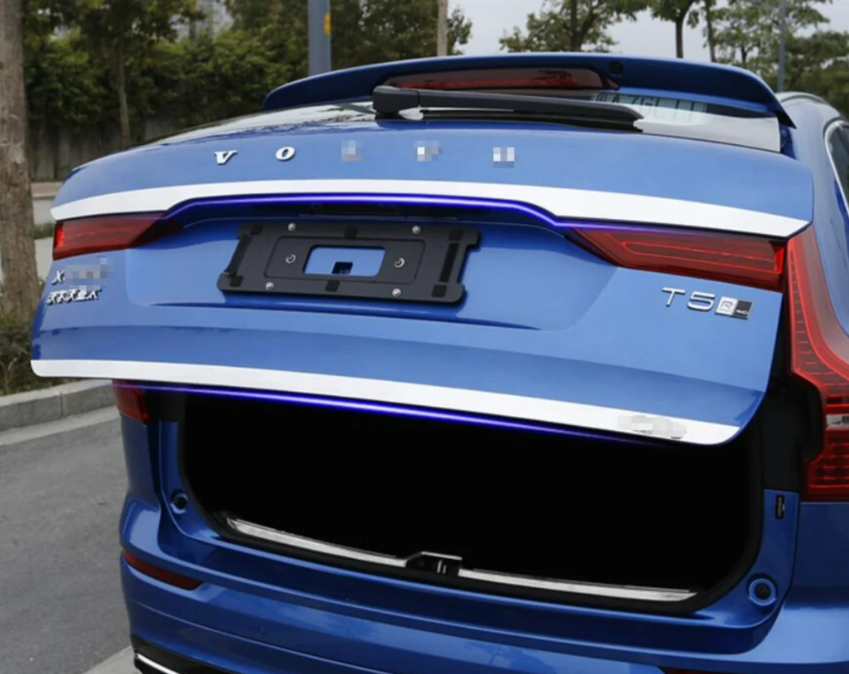

For VOLVO XC60 2018~2021 Accessories Rear Trunk Tailgate Door Tail Bottom Streamer Protection Strip Cover Trim