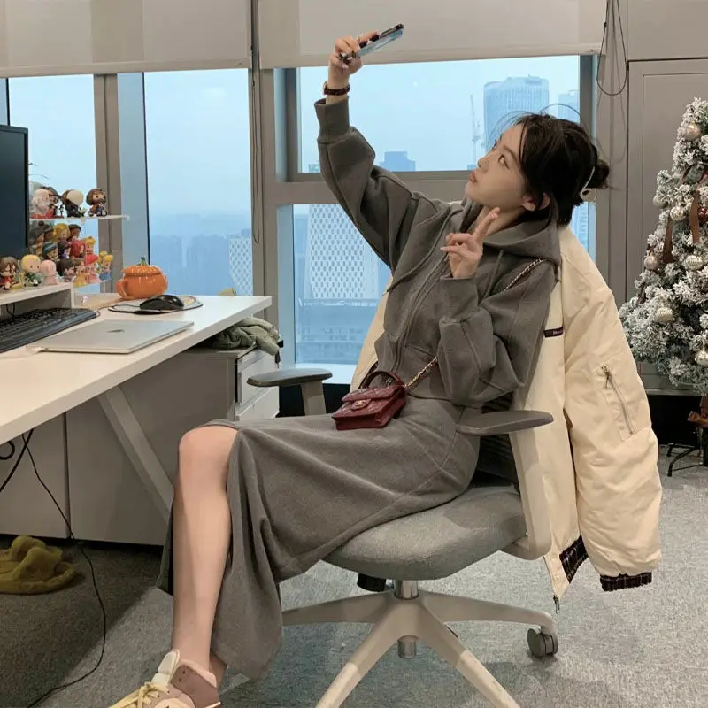 Женский костюм из двух предметов, однотонная короткая куртка с капюшоном и облегающая юбка с высокой талией, R487, весна-осень 2023