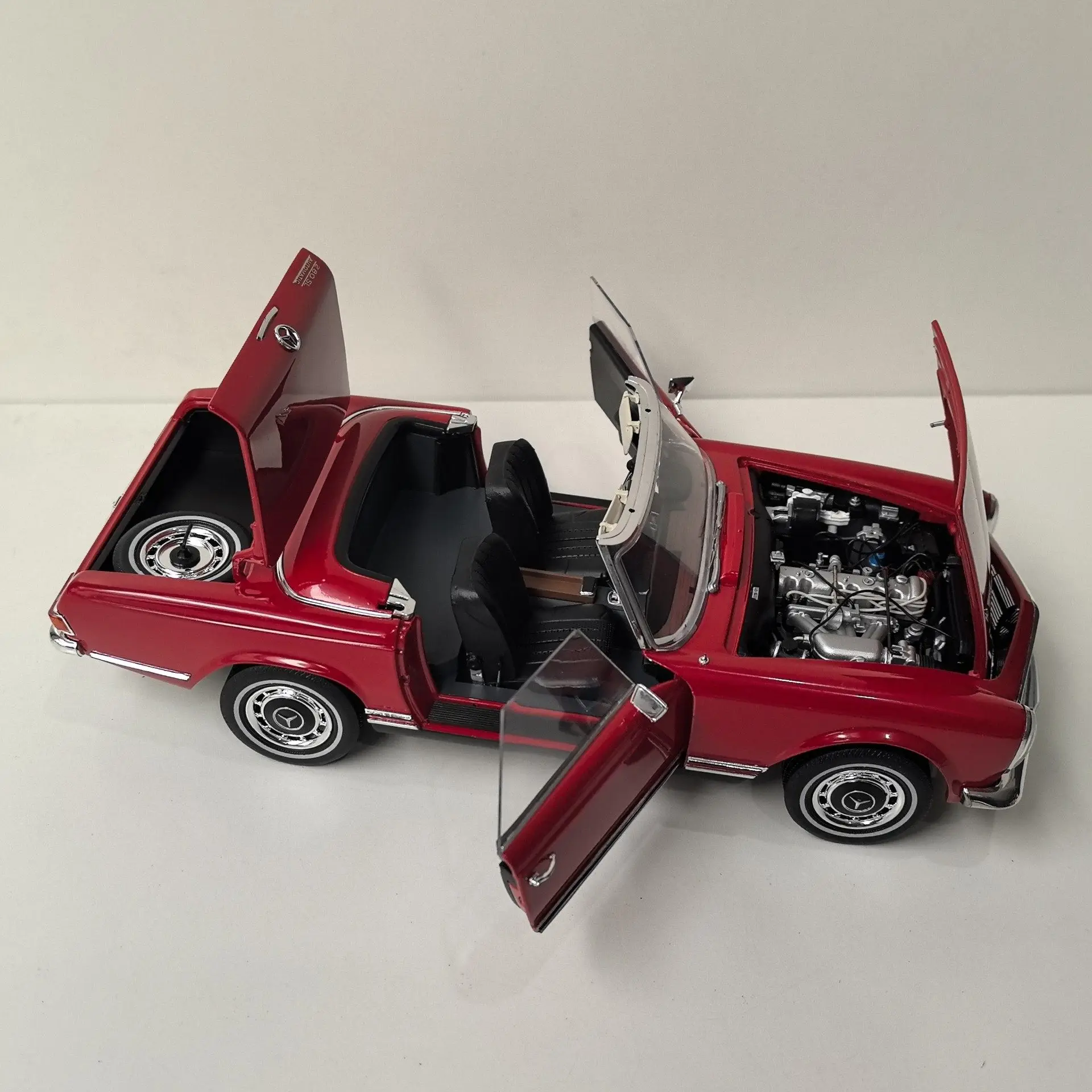 Фото Литая под давлением модель автомобиля из сплава SCHUCO масштаба 1/18 BENZ 280 SL BENZ E2 №3