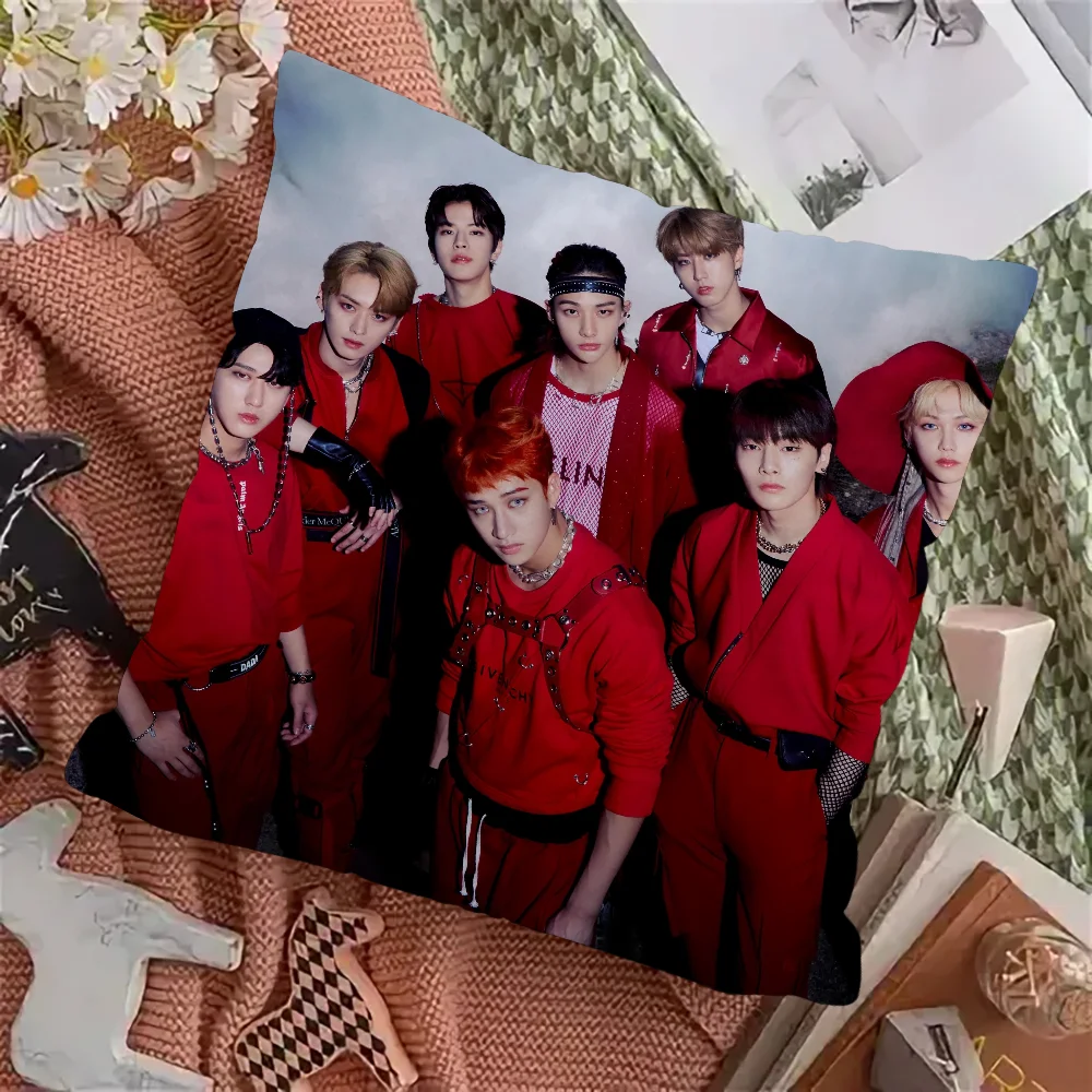 Экологичные чехлы для подушек из полиэстера/хлопка POP S-Straykids с принтом