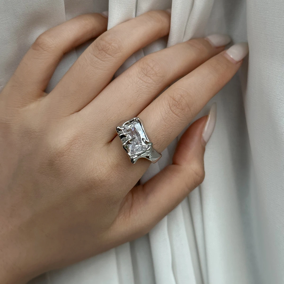 

Оригинальные коктейльные кольца для женщин, дизайнерские ювелирные изделия в стиле панк, подиумная готика, модные кольца в стиле K-POP, Япония...